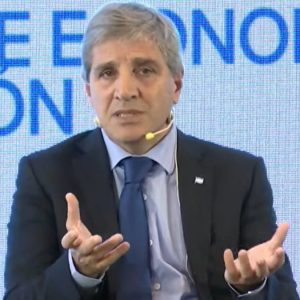 luis-caputo:-“que-crezcan-los-sectores-que-generan-dolares-beneficia-al-resto-de-la-economia”