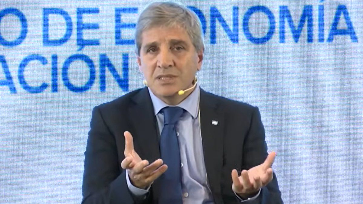 luis-caputo:-“que-crezcan-los-sectores-que-generan-dolares-beneficia-al-resto-de-la-economia”