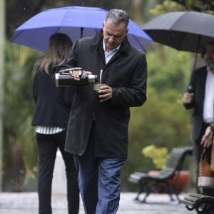entre-tensiones-del-fa-y-el-gobierno,-orsi-se-rodea-en-reuniones-politicas-reservadas-mientras-el-partido-apela-a-los-ministros-para-responder-a-“demandas”-de-la-gente