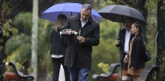 Entre tensiones del FA y el gobierno, Orsi se rodea en reuniones políticas reservadas mientras el partido apela a los ministros para responder a “demandas” de la gente entre-tensiones-del-fa-y-el-gobierno,-orsi-se-rodea-en-reuniones-politicas-reservadas-mientras-el-partido-apela-a-los-ministros-para-responder-a-“demandas”-de-la-gente
