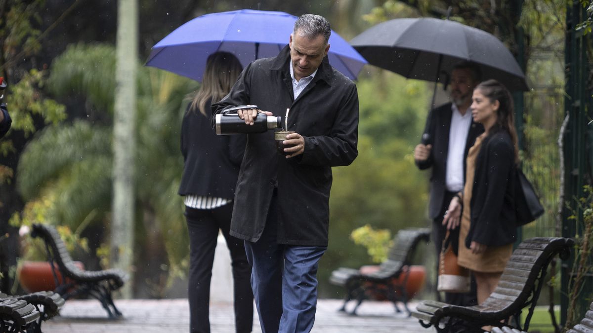 entre-tensiones-del-fa-y-el-gobierno,-orsi-se-rodea-en-reuniones-politicas-reservadas-mientras-el-partido-apela-a-los-ministros-para-responder-a-“demandas”-de-la-gente
