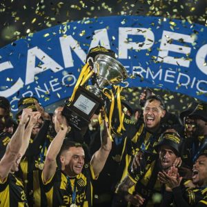 penarol-5-1-wanderers:-el-equipo-de-diego-aguirre-se-floreo,-goleo-con-un-notable-leonel-jaime-y-es-bicampeon-del-torneo-intermedio