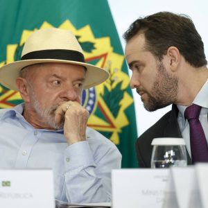lula-calibra-plano-economico-sem-reestatizacao-e-tarifa-zero-em-meio-a-pressao-fiscal