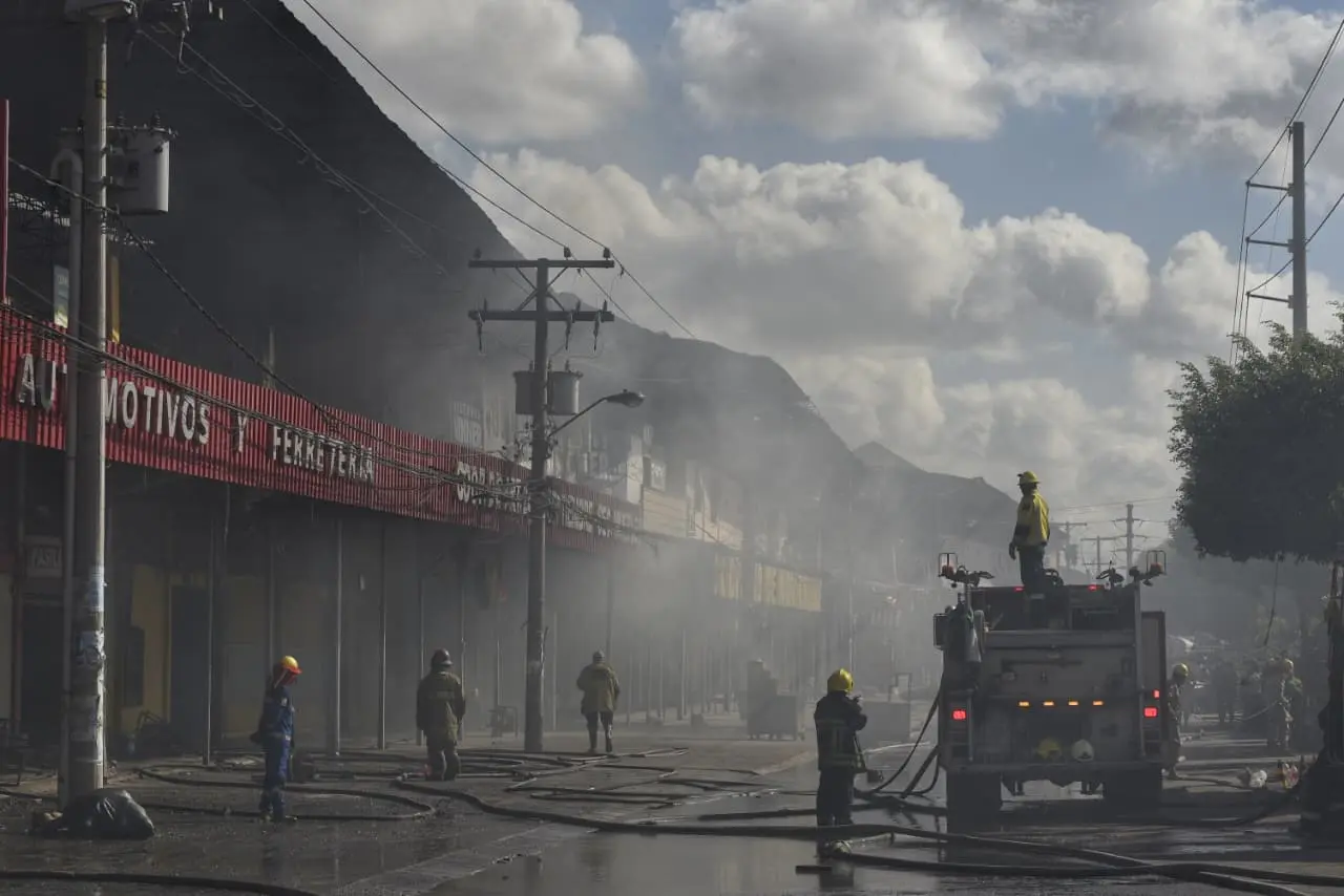 incendio:-evaluan-alivio-financiero-tras-perdidas-del-70%-en-barrio-lindo