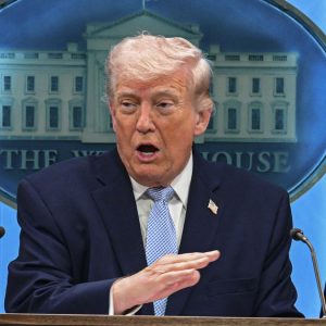 donald-trump-aumenta-la-tension-con-china-e-impone-medidas-comerciales-en-energia-solar-y-semiconductores