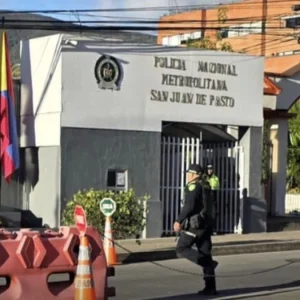 un-artefacto-explosivo-fue-lanzado-contra-la-sede-de-la-policia-metropolitana-de-pasto:-no-se-registraron-muertos-ni-heridos