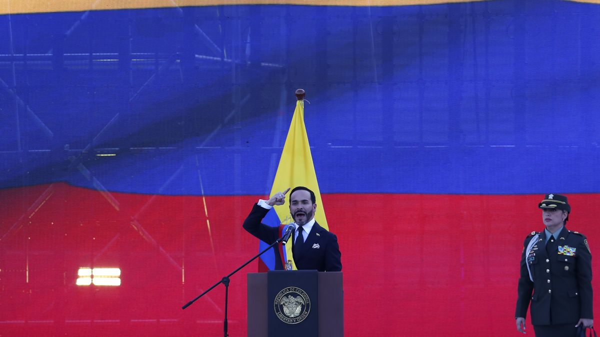 abelardo-de-la-espriella-asumio-como-presidente-de-colombia:-prometio-“derrotar”-al-“narcoterrorismo”-y-recuperar-el-orden-en-el-pais