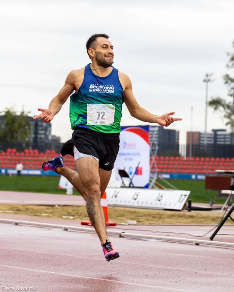 atleta-ivan-pizarro-volo-en-la-pista-santiaguina