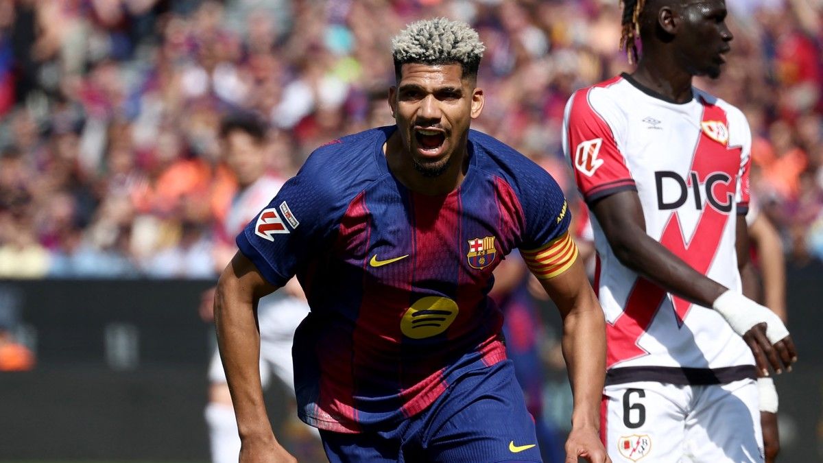 bomba-en-el-mercado-de-pases:-ronald-araujo-se-va-de-barcelona-a-prestamo-a-liverpool-y-jugara-en-la-premier-league-de-inglaterra