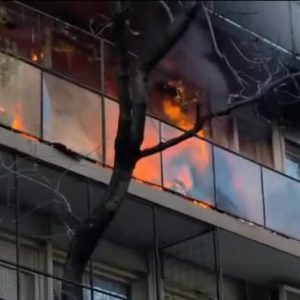 urgente:-se-incendia-el-departamento-al-lado-de-la-casa-de-cristina-kirchner