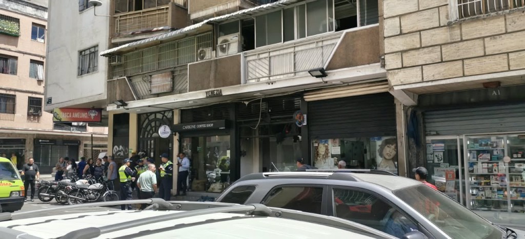 una-persona-resulta-herida-tras-explosion-por-fuga-de-gas-en-pizzeria-de-chacao