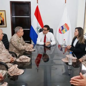 policia-fortalece-coordinacion-con-gobernacion-de-alto-parana