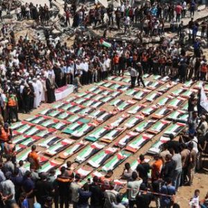 a-gaza,-les-plus-grandes-funerailles-collectives-de-lhistoire-de-la-palestine,-ou-la-difficulte-de-donner-une-sepulture-aux-morts-et-aux-disparus-de-la-guerre