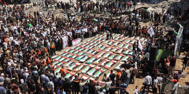 a-gaza,-les-plus-grandes-funerailles-collectives-de-lhistoire-de-la-palestine,-ou-la-difficulte-de-donner-une-sepulture-aux-morts-et-aux-disparus-de-la-guerre