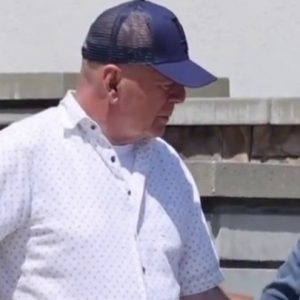 (video)-bruce-willis-reaparece-en-una-iglesia!