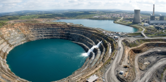 España creó un lago artificial en tan solo 4 años: llenó una mina de carbón de 300 metros de profundidad con 547.000 millones de litros agua espana-creo-un-lago-artificial-en-tan-solo-4-anos:-lleno-una-mina-de-carbon-de-300-metros-de-profundidad-con-547.000-millones-de-litros-agua