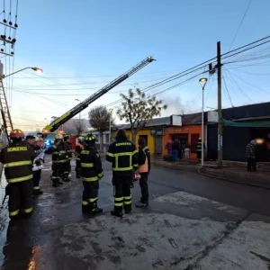 voraz-incendio-destruye-vivienda-y-bodega-en-calle-benavente
