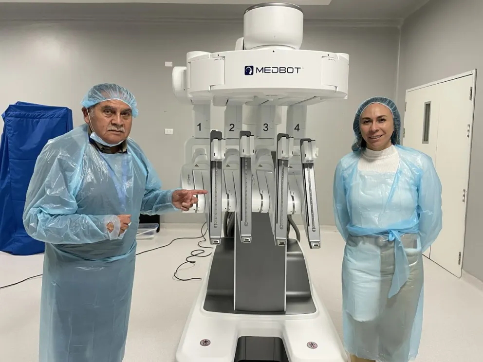 cores-conocen-implementacion-de-cirugia-robotica-para-evaluar-proyecto-regional
