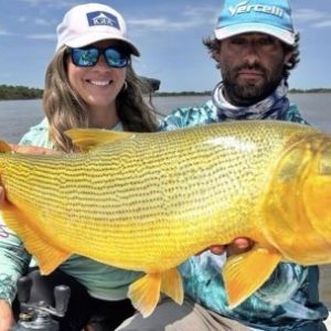 parana-medio:-el-agua-turbia-desafia-la-pesca-de-dorados,-pero-las-capturas-siguen-apareciendo