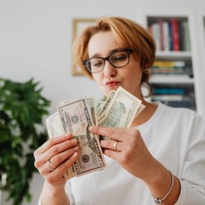 plataformas-de-streaming:-como-usar-tus-dolares-para-pagar-menos-y-evitar-impuestos-excesivos