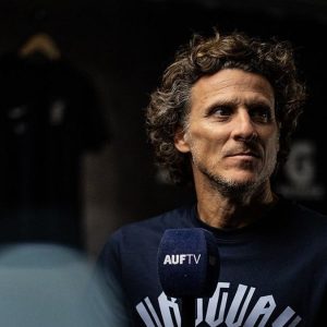 presentacion-de-diego-forlan:-a-que-hora-es-este-lunes-la-conferencia-del-nuevo-entrenador-de-la-seleccion-uruguaya-y-como-seguirla-en-el-streaming-de-el-observador
