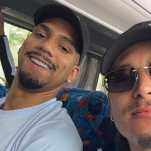 “ellos-son-especiales”:-el-mensaje-de-darwin-nunez-a-ronald-araujo-deseandole-exitos-en-liverpool-y-destacando-a-sus-hinchas,-a-la-espera-del-anuncio-oficial