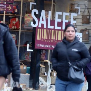 el-consumo-no-repunta:-las-ventas-minoristas-pyme-cayeron-3,8%-en-julio-y-acumulan-siete-meses-en-baja