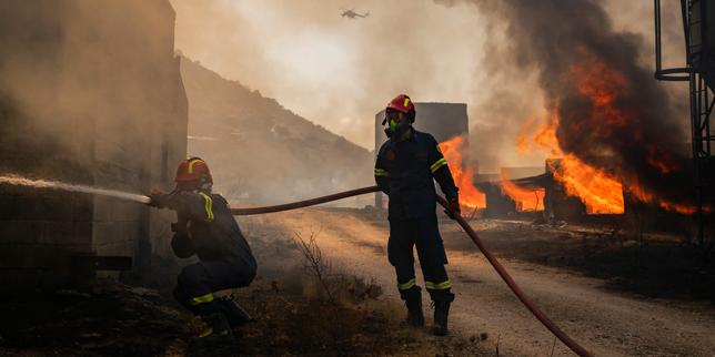 en-grece,-un-nouvel-incendie-au-sud-est-dathenes-a-ete-circonscrit