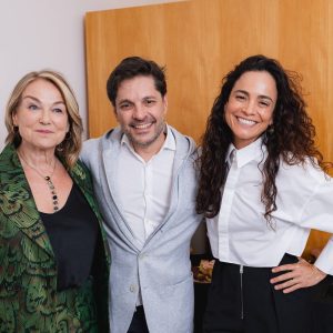 rafael-lazarini-recebe-esther-perel-e-alice-braga-na-abertura-do-sp2b