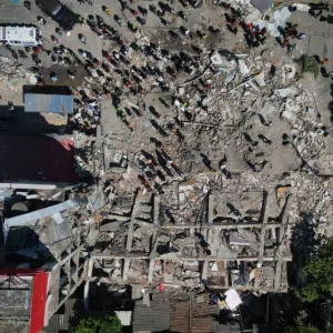 video-|-milagro-en-cali-tras-el-terremoto-de-7,4-grados:-rescatan-con-vida-a-una-madre-y-a-su-bebe-entre-los-escombros-de-un-edificio-en-la-ciudad