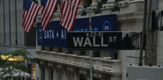 Wall Street retoma la senda de los récords mientras Donald Trump y Scott Bessent prometen un acuerdo con Irán “en un día o dos” wall-street-retoma-la-senda-de-los-records-mientras-donald-trump-y-scott-bessent-prometen-un-acuerdo-con-iran-“en-un-dia-o-dos”