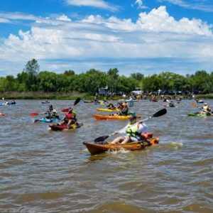 la-fiesta-de-la-corvina-rubia-vuelve-al-rio-de-la-plata-con-importantes-premios-para-los-kayakistas