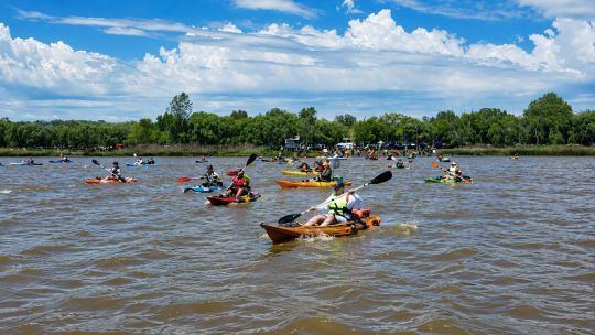 la-fiesta-de-la-corvina-rubia-vuelve-al-rio-de-la-plata-con-importantes-premios-para-los-kayakistas