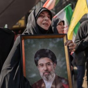 en-iran,-le-nouveau-guide-supreme-prepare-lappareil-militaire-et-securitaire-a-une-confrontation-prolongee-avec-les-etats-unis-et-israel