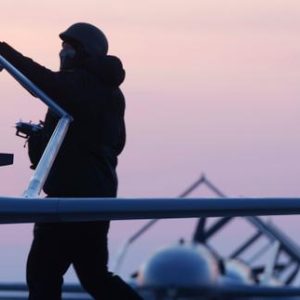 comment-les-drones-ukrainiens-a-long-rayon-daction-se-jouent-ils-des-defenses-russes?