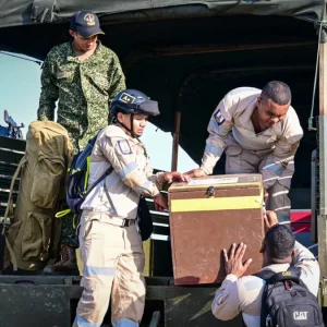 armada-envia-34-rescatistas,-cuatro-perros-y-tres-toneladas-de-equipos-a-cali-tras-el-terremoto;-tambien-apoyara-las-labores-de-busqueda-en-choco