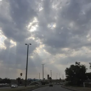 meteorologo-anticipa-“siete-dias-sin-ver-el-sol”-y-dos-posibles-ciclones-extratropicales-en-uruguay:-los-detalles