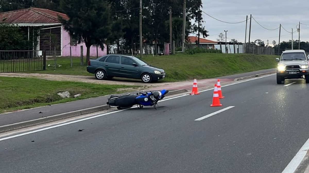 dos-personas-murieron-tras-chocar-en-moto-contra-una-columna-en-ruta-de-ingreso-a-montevideo