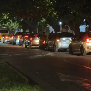 escasez-de-combustible-en-santa-cruz;-hay-largas-filas-en-los-surtidores