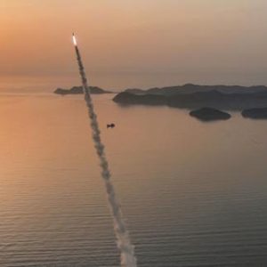 la-coree-du-nord-a-tire-un-missile-balistique-en-direction-de-la-mer-du-japon,-selon-seoul,-son-deuxieme-en-une-semaine