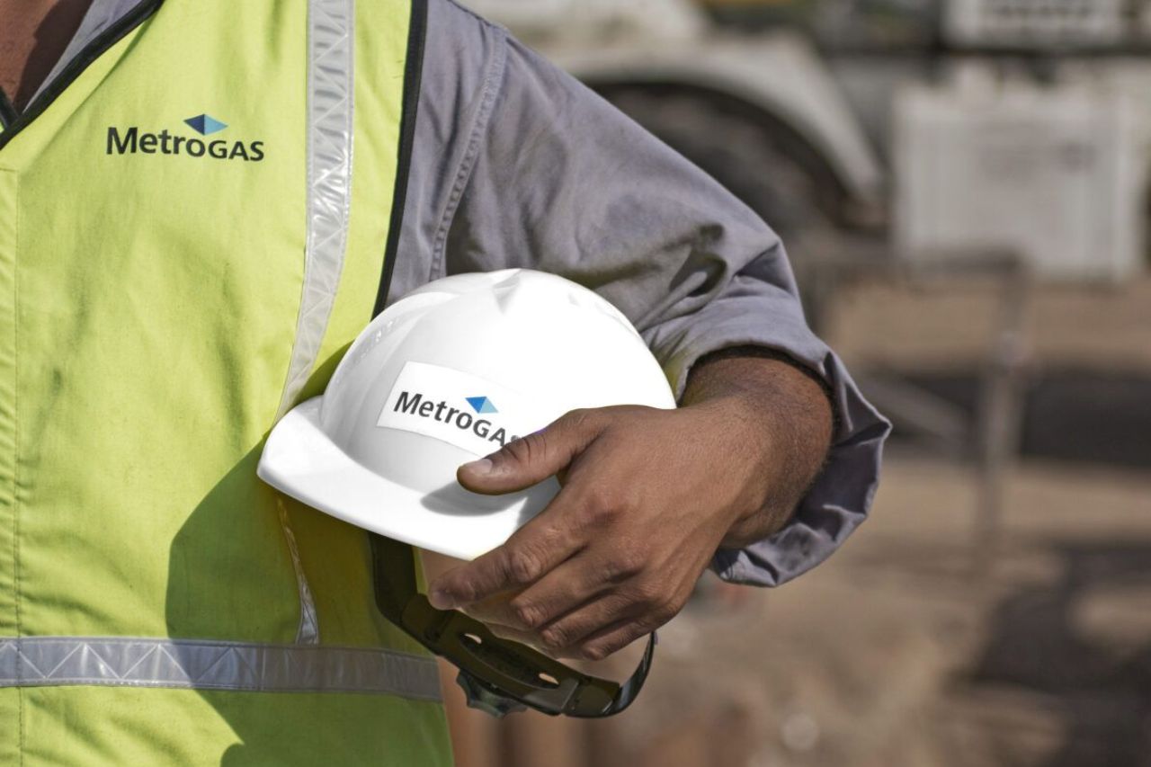 ypf-sells-stake-in-argentinas-largest-natural-gas-distributor-to-electricity-firm