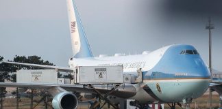Trump se escondió en un contenedor de comida para cambiar de avión en secreto tras la cumbre de la OTAN en Turquía, según medios en EEUU trump-se-escondio-en-un-contenedor-de-comida-para-cambiar-de-avion-en-secreto-tras-la-cumbre-de-la-otan-en-turquia,-segun-medios-en-eeuu