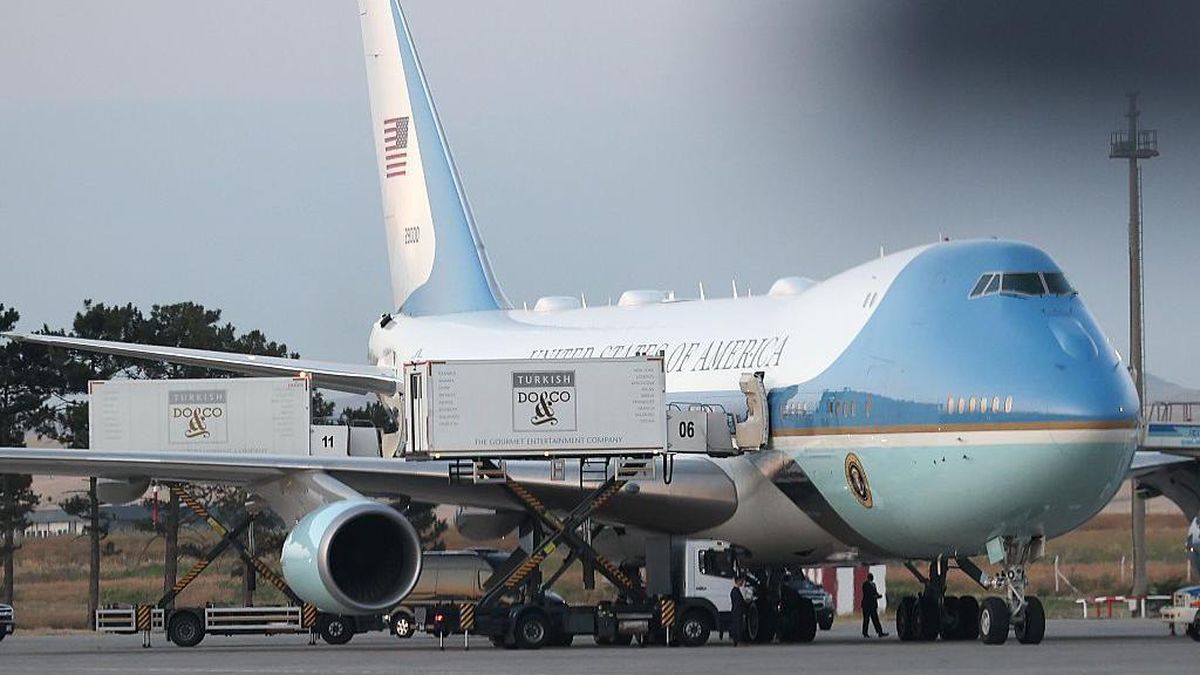 trump-se-escondio-en-un-contenedor-de-comida-para-cambiar-de-avion-en-secreto-tras-la-cumbre-de-la-otan-en-turquia,-segun-medios-en-eeuu