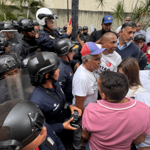 protesta-de-la-coalicion-sindical-frente-al-melia-exige-inclusion-en-mesa-de-dialogo