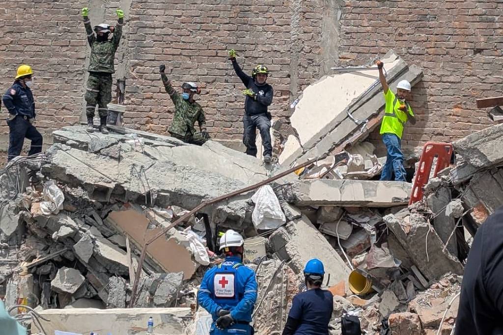 silencio-e-comocao-marcam-busca-por-sobreviventes-apos-terremoto-na-colombia