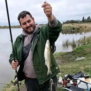 pejerreyes-de-muy-buen-tamano-en-un-arroyo-escondido-de-buenos-aires