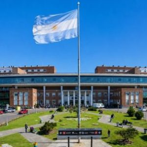 milei-limits-free-hospital-care-for-foreigners-in-argentina