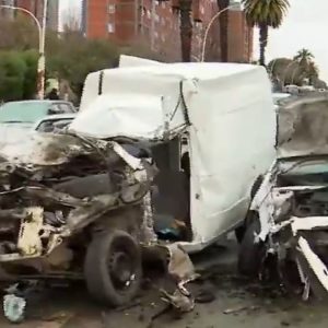 dos-personas-resultaron-gravemente-heridas-tras-violento-accidente-en-bulevar-artigas