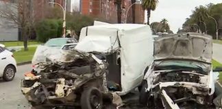 Dos personas resultaron gravemente heridas tras violento accidente en Bulevar Artigas dos-personas-resultaron-gravemente-heridas-tras-violento-accidente-en-bulevar-artigas