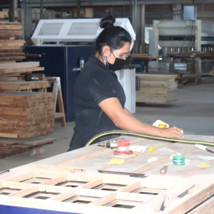 tras-pericias,-liguria-abre-su-planta-y-muestra-proceso-de-produccion